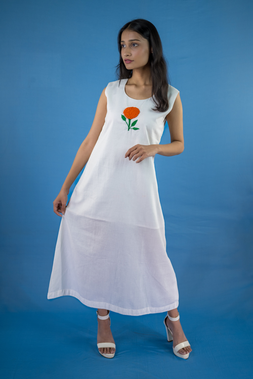 Pure hand-woven cotton stright sleeveless dress. 