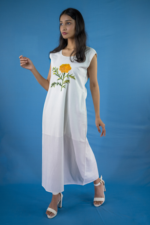 Pure hand-woven cotton stright sleeveless dress. 