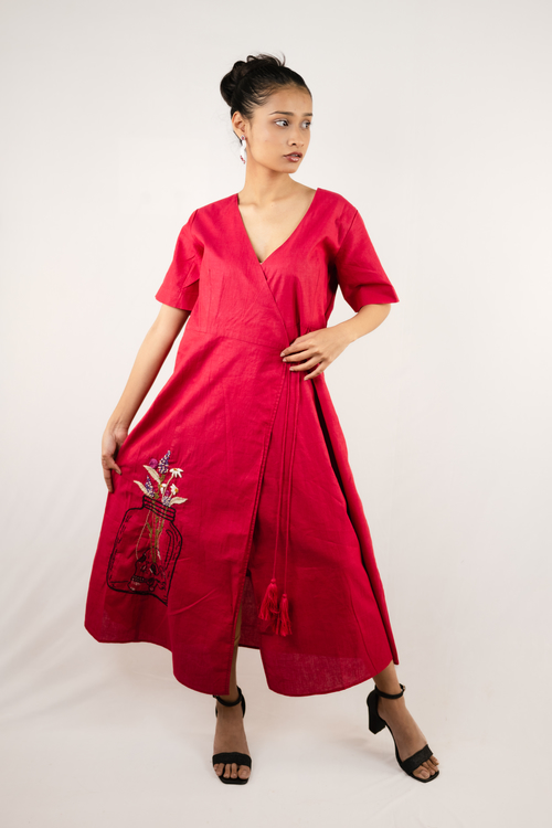 Pure hand-woven cotton wrap-round dress, front open with dori details, half-sleeves. 