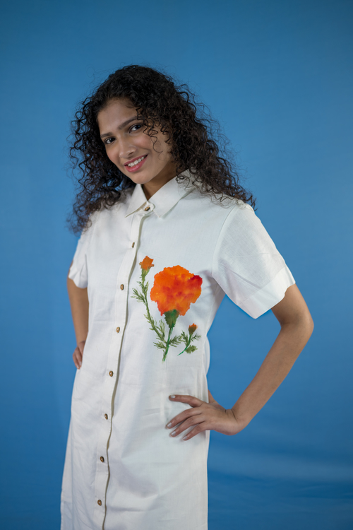Pure hand-woven cotton tunic front open with wooden button details, half-sleeves, lining and side slits with stright trouser. 